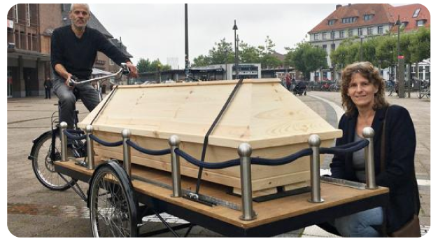 La ‘bicicleta funeraria’ el invento revolucionario de un artista alemán